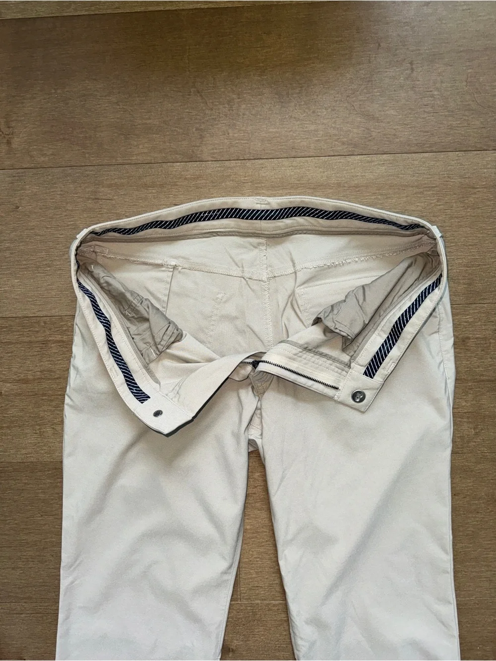 Men's Bonobos Golf Athletic Khakis 34/32 slim fit, smoke free home.